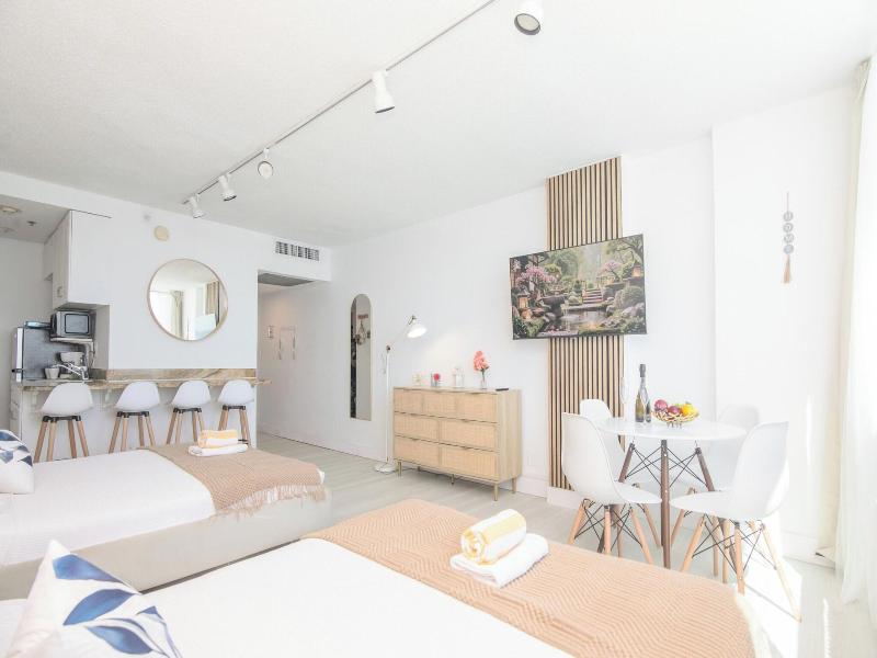 Girasole Apartments image