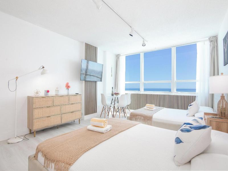 Girasole Apartments image