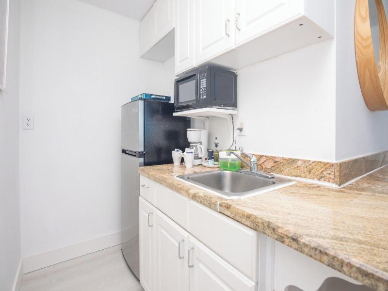 Girasole Apartments image