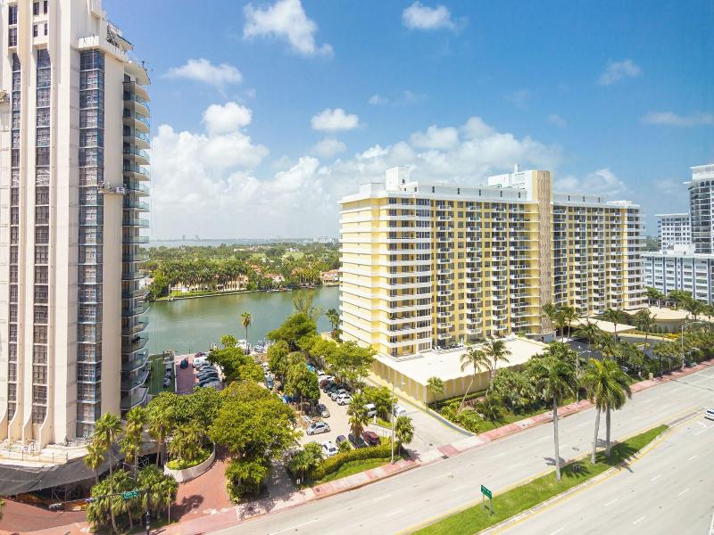 Girasole Apartments image