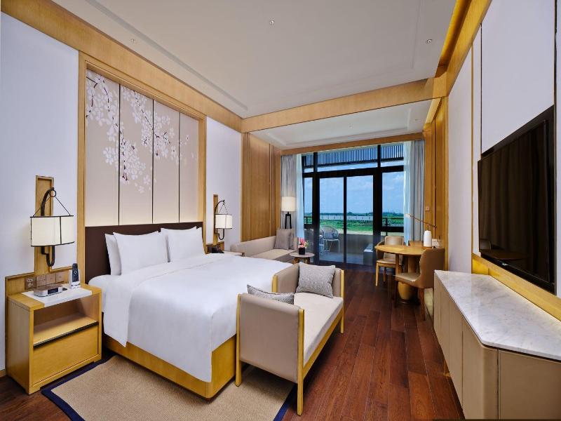 Hualuxe Suzhou Bay Hot Spring Resort, an IHG Hotel image