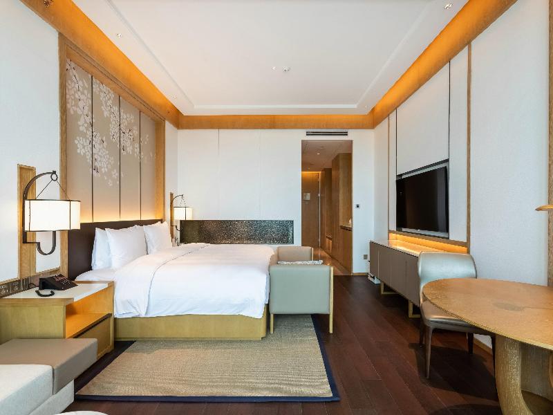 Hualuxe Suzhou Bay Hot Spring Resort, an IHG Hotel image