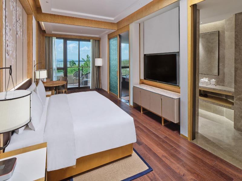 Hualuxe Suzhou Bay Hot Spring Resort, an IHG Hotel image