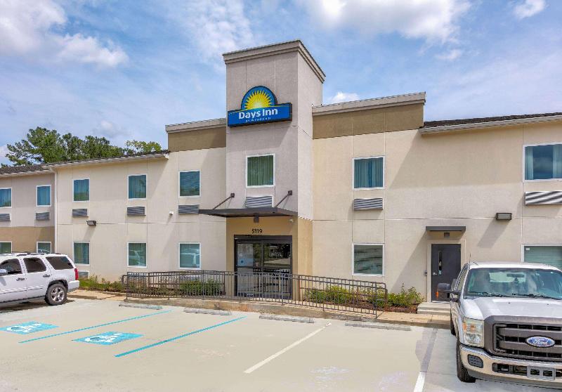 Days Inn by Wyndham Zachary LA image