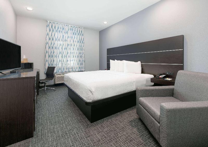 Days Inn by Wyndham Zachary LA image