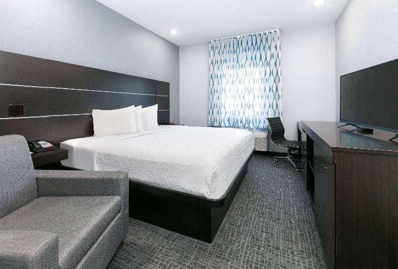 Days Inn by Wyndham Zachary LA image