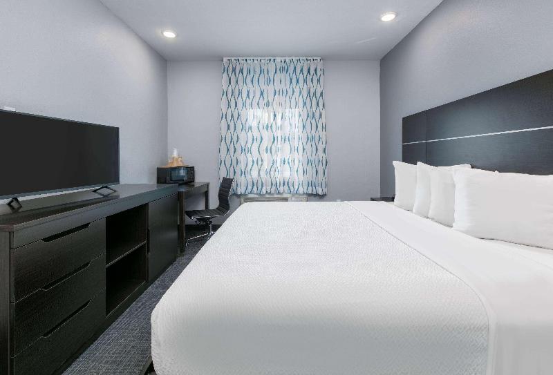 Days Inn by Wyndham Zachary LA image