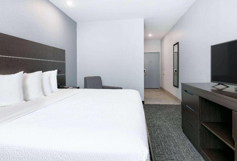 Days Inn by Wyndham Zachary LA image