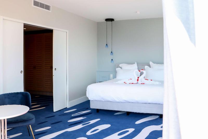Bed room