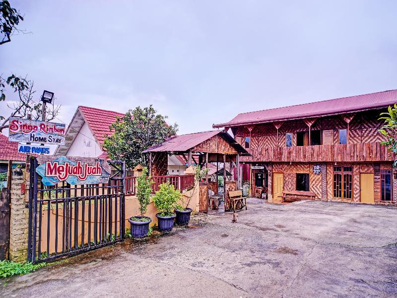 OYO 90209 DK Singarimbun Berastagi Homestay