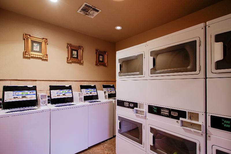 OYO Pinewood Inn & Suites Silsbee image