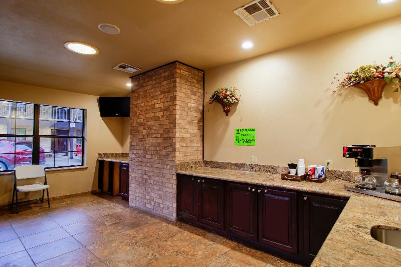 OYO Pinewood Inn & Suites Silsbee image