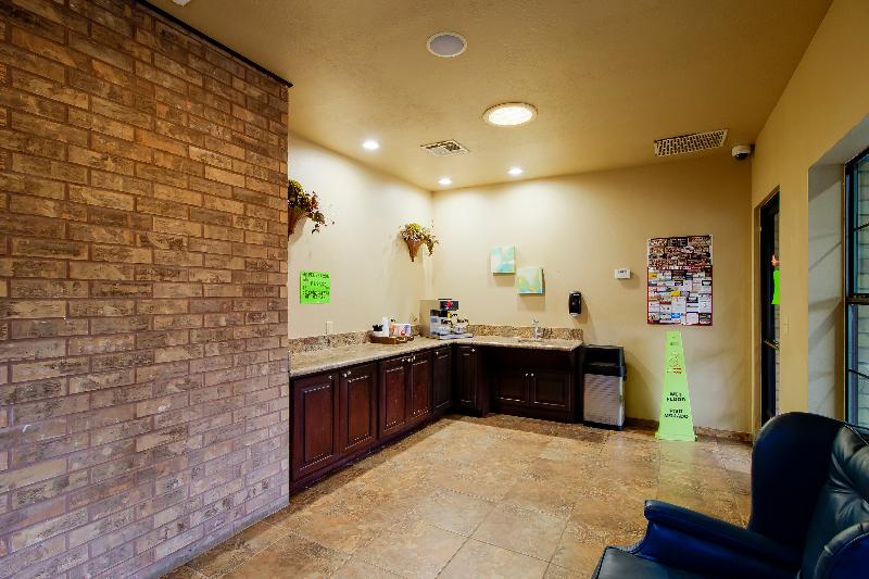 OYO Pinewood Inn & Suites Silsbee image