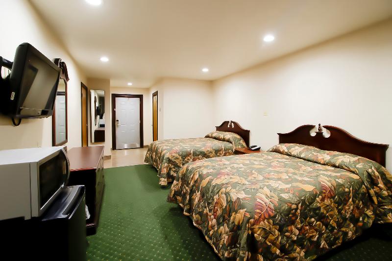 OYO Pinewood Inn & Suites Silsbee image