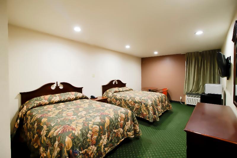 OYO Pinewood Inn & Suites Silsbee image