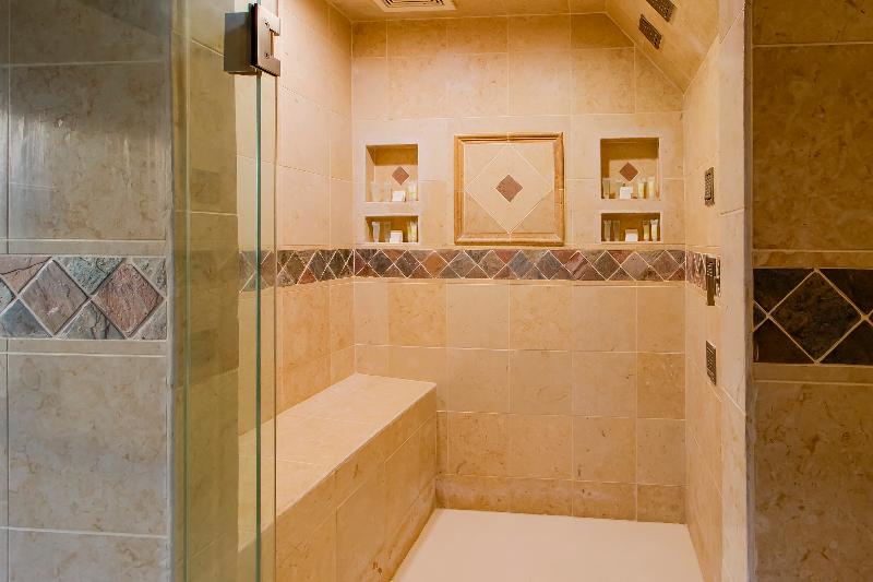 OYO Pinewood Inn & Suites Silsbee image