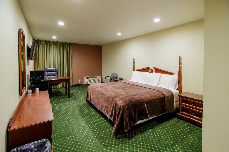 OYO Pinewood Inn & Suites Silsbee image