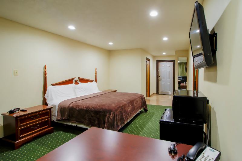 OYO Pinewood Inn & Suites Silsbee image