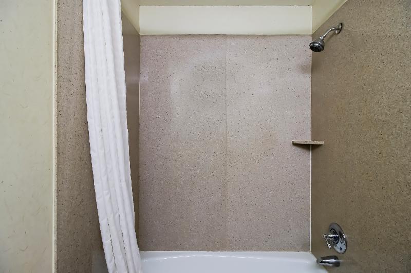 OYO Pinewood Inn & Suites Silsbee image