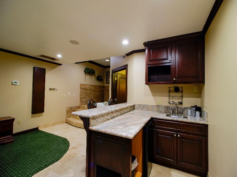 OYO Pinewood Inn & Suites Silsbee GA image