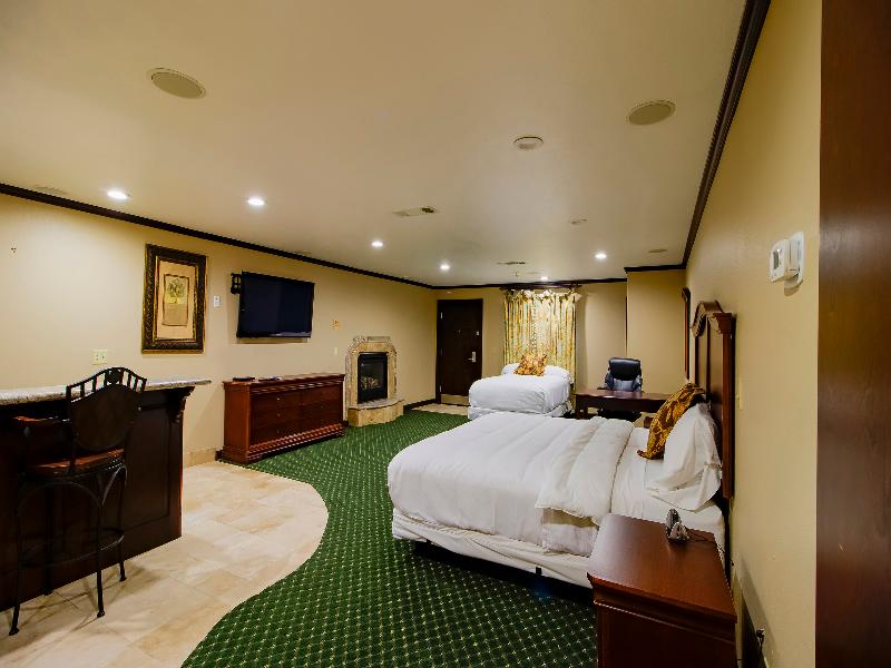 OYO Pinewood Inn & Suites Silsbee GA image