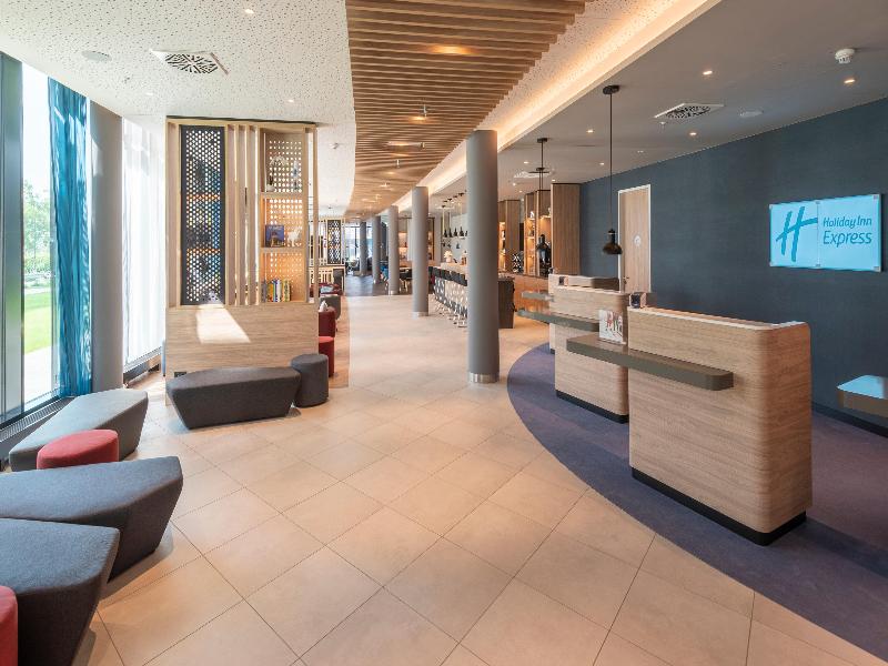 Holiday Inn Express Dusseldorf - Hauptbahnhof image