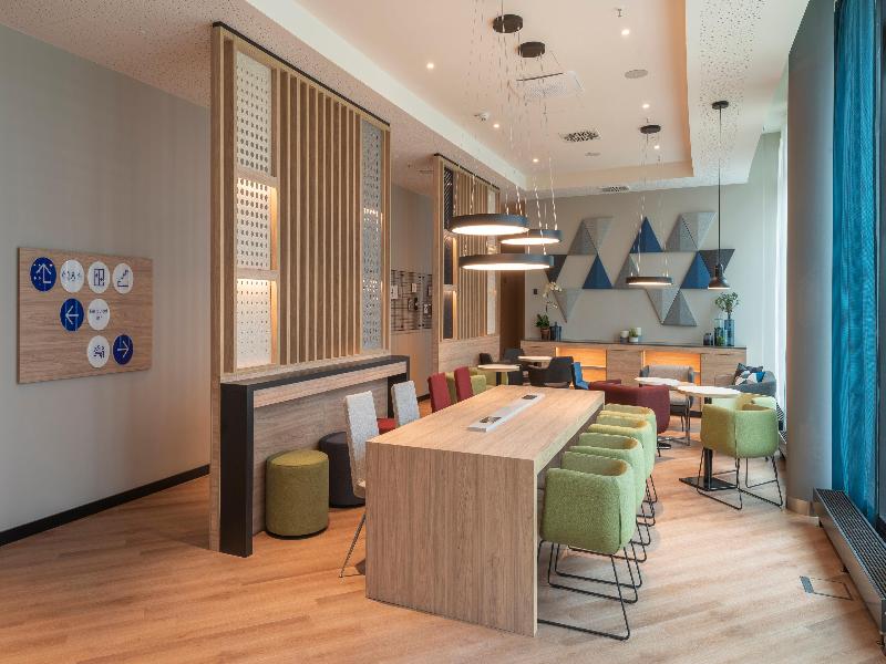 Holiday Inn Express Dusseldorf - Hauptbahnhof image