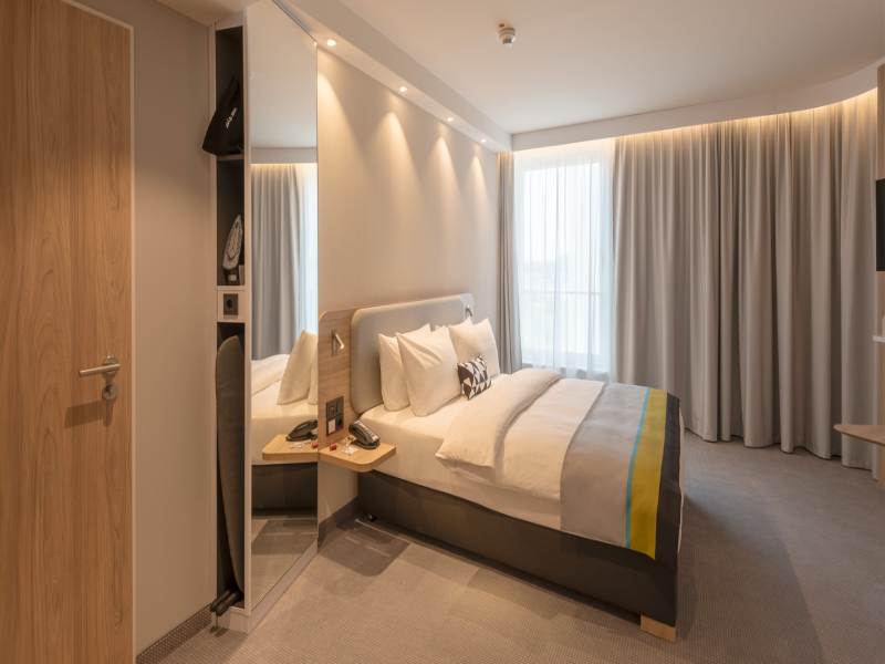 Holiday Inn Express Dusseldorf - Hauptbahnhof image