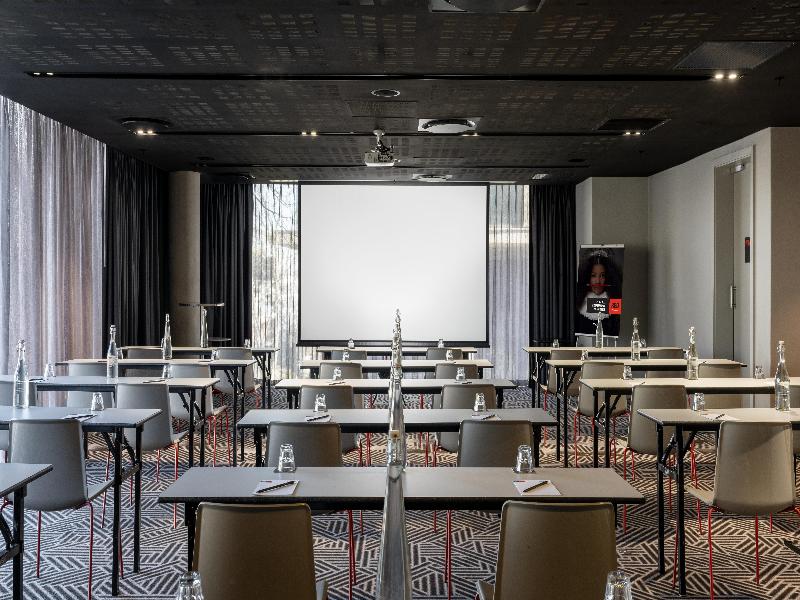 Radisson RED Hotel Johannesburg Rosebank image