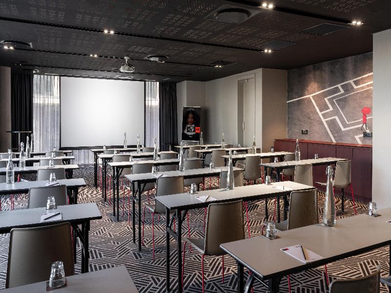 Radisson RED Hotel Johannesburg Rosebank image