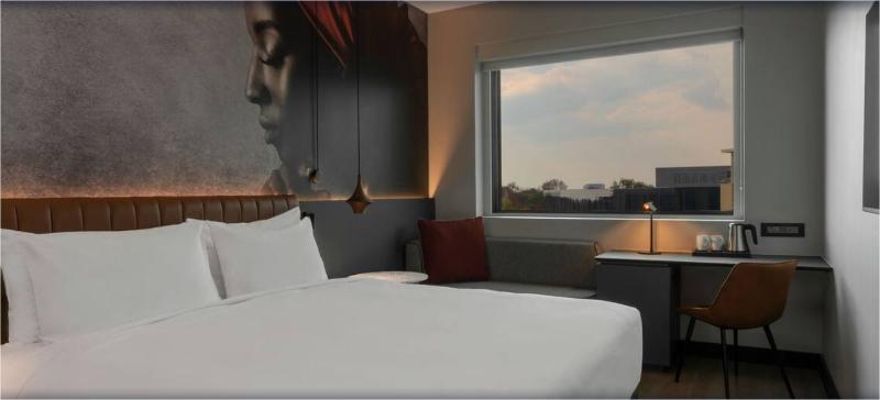 Radisson RED Hotel Johannesburg Rosebank image