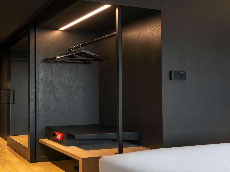 Radisson RED Hotel Johannesburg Rosebank image