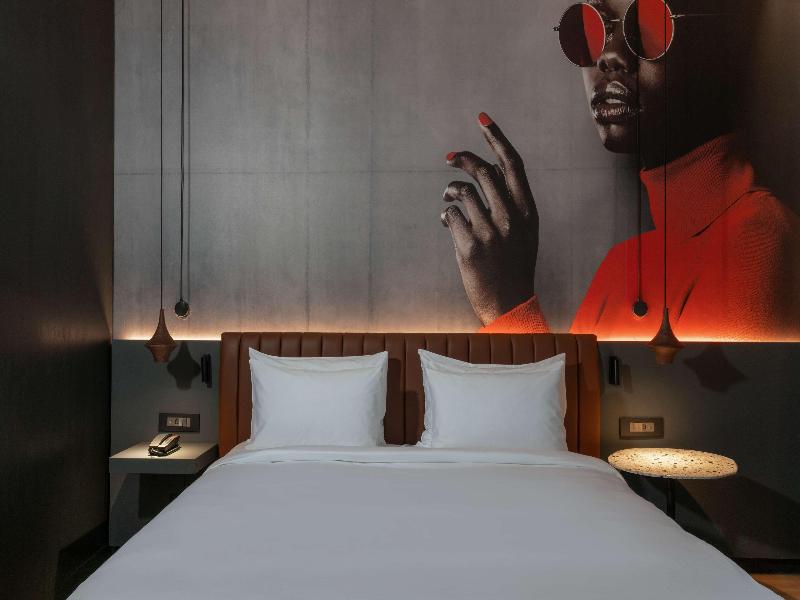 Radisson RED Hotel Johannesburg Rosebank image