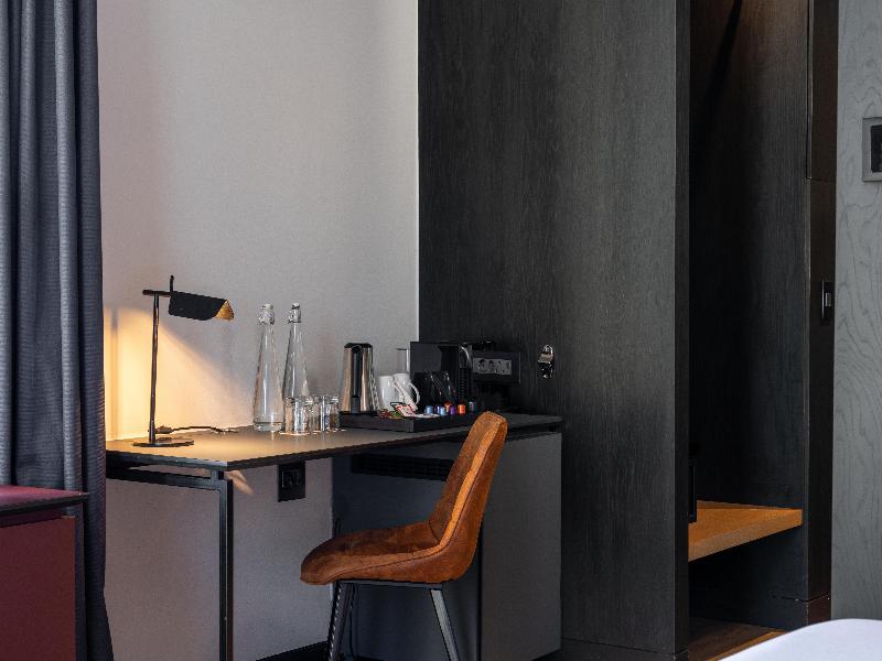 Radisson RED Hotel Johannesburg Rosebank image