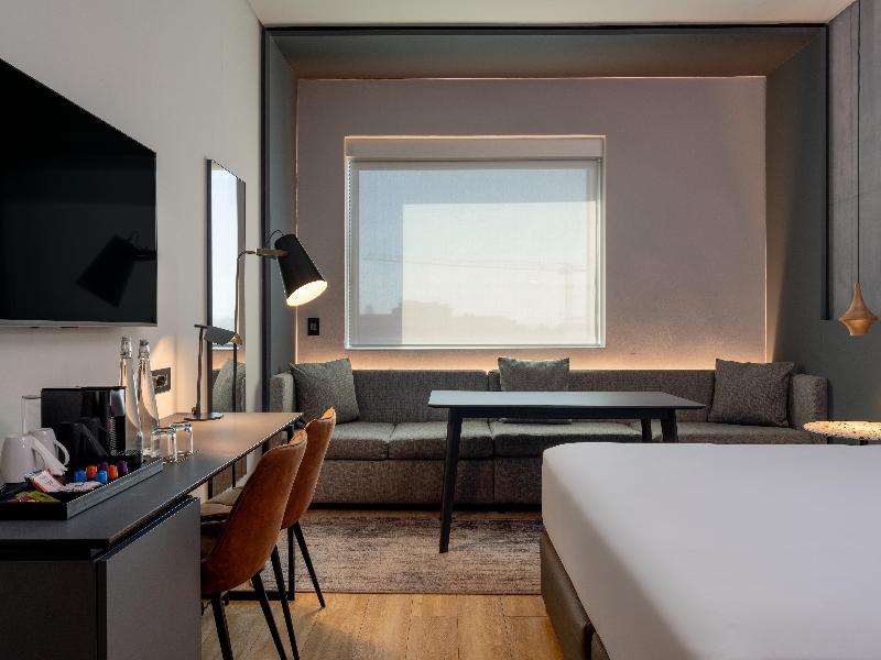 Radisson RED Hotel Johannesburg Rosebank image