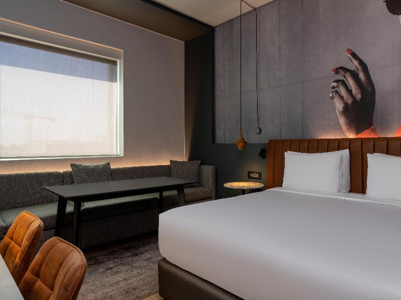 Radisson RED Hotel Johannesburg Rosebank image