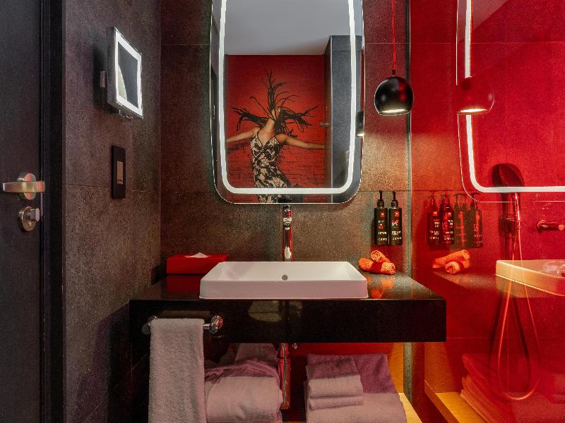 Radisson RED Hotel Johannesburg Rosebank image