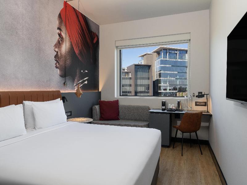 Radisson RED Hotel Johannesburg Rosebank image