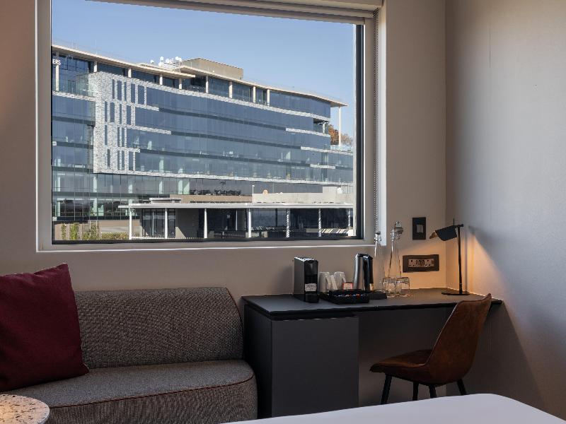Radisson RED Hotel Johannesburg Rosebank image