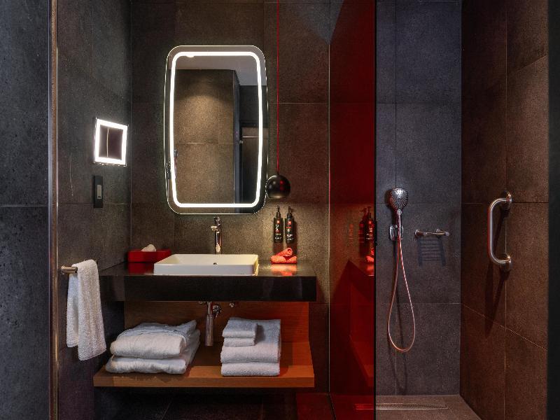 Radisson RED Hotel Johannesburg Rosebank image