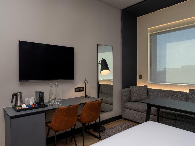Radisson RED Hotel Johannesburg Rosebank image