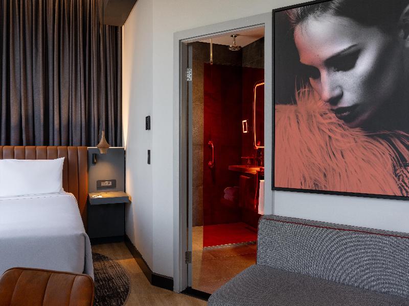 Radisson RED Hotel Johannesburg Rosebank image