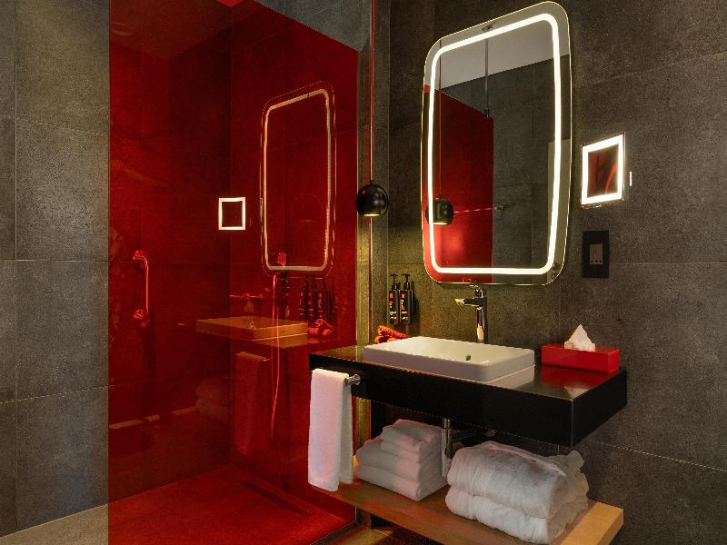 Radisson RED Hotel Johannesburg Rosebank image