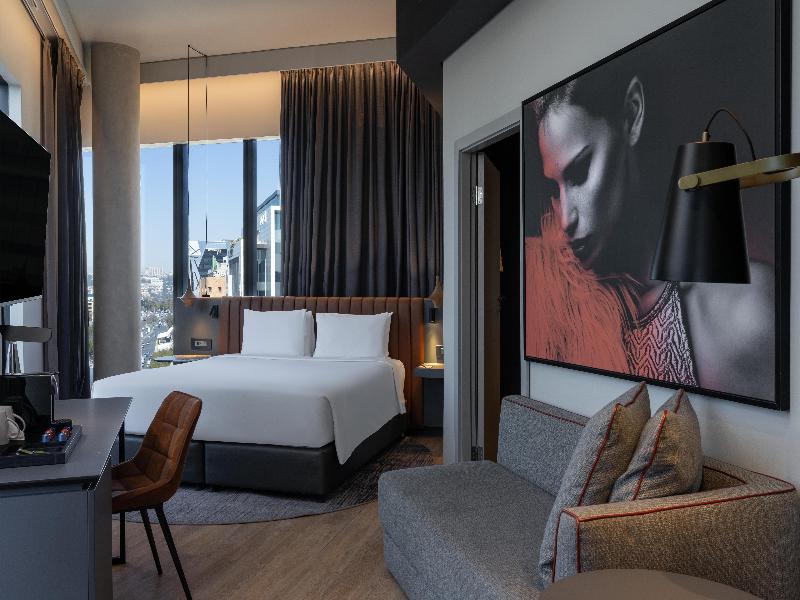 Radisson RED Hotel Johannesburg Rosebank image