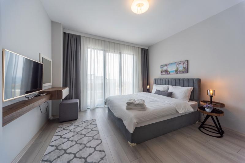 Green Hills Suites image