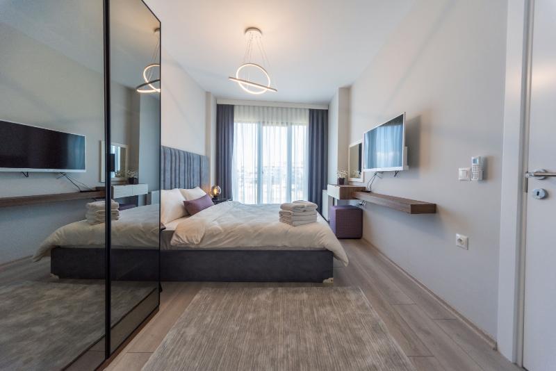 Green Hills Suites image