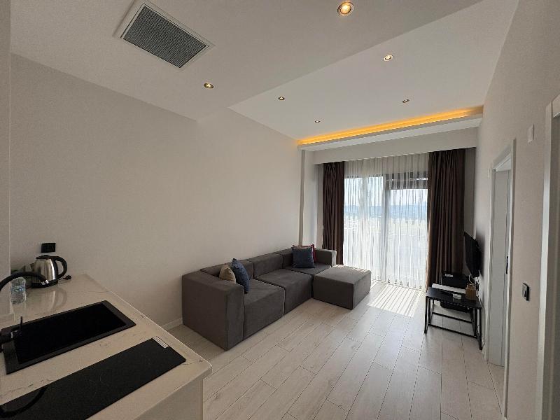 Green Hills Suites image