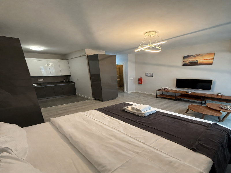 Green Hills Suites image