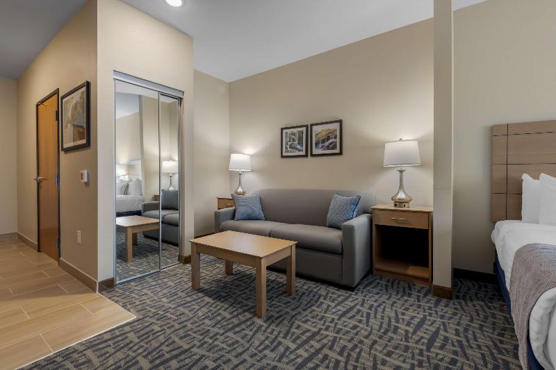 Best Western Plus Rumford Falls image 2