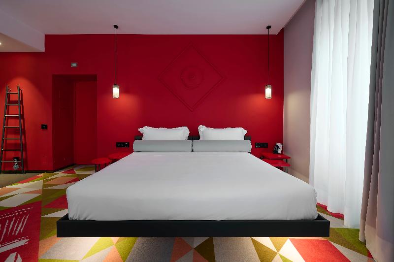 room detail thumbnail 1